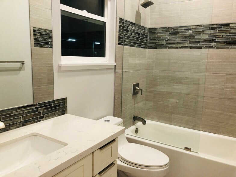 Building Photo - 1060 Spencer St