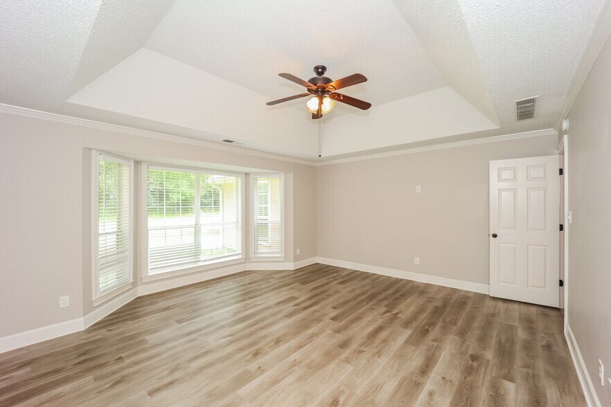 Building Photo - 130 Woodlake Dr