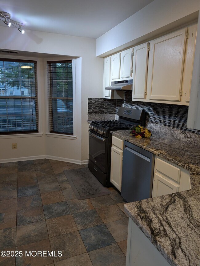 Building Photo - 110 Biscayne Ct