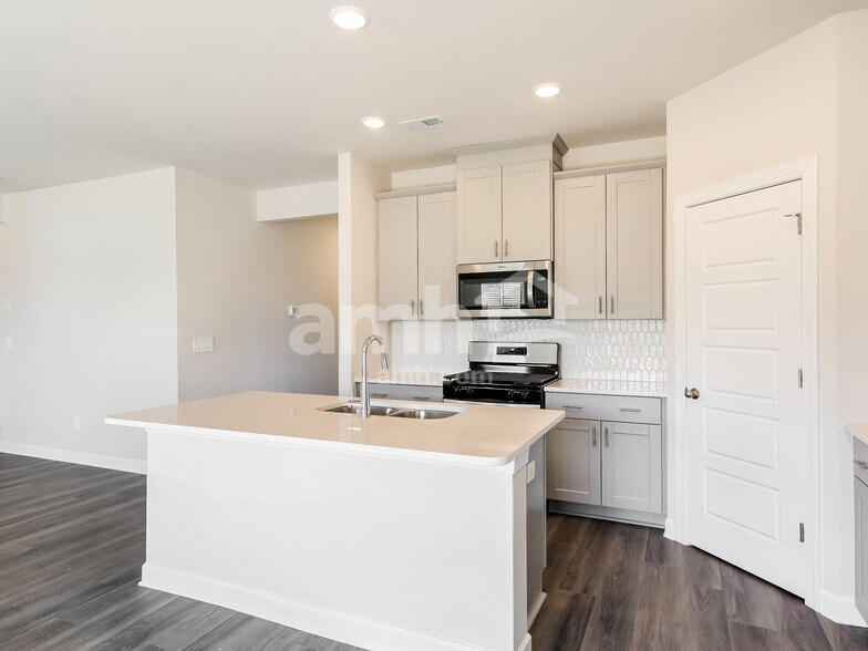 Building Photo - 1088 Appalachian Dr