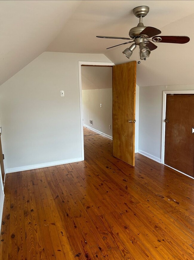 Building Photo - AVAILABLE MID-JUNE!