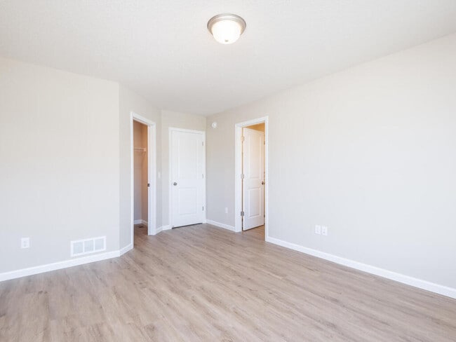 Building Photo - 580 SE 4th Ave