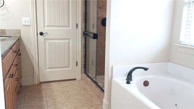 Building Photo - 2703 SW Ledbury Cove