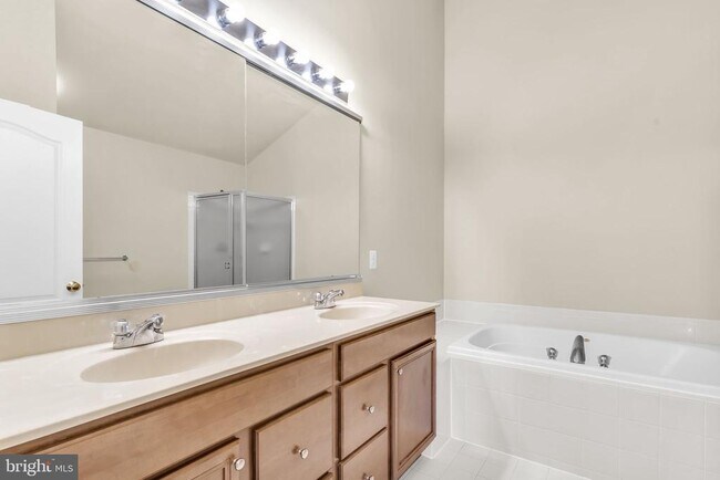 Building Photo - 42985 Pascale Terrace