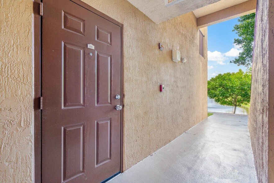 Building Photo - 106 Villa Cir