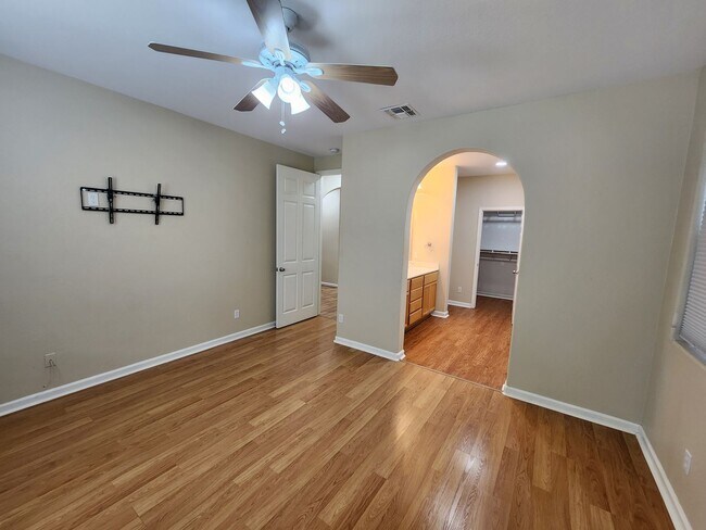 Building Photo - Inviting and Warm 3 Bedroom 2 Bath Home in Newman CA
