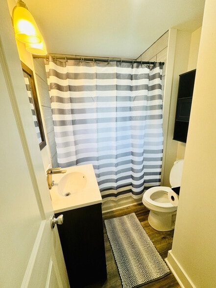 Building Photo - 403 Cedar Lane Rd