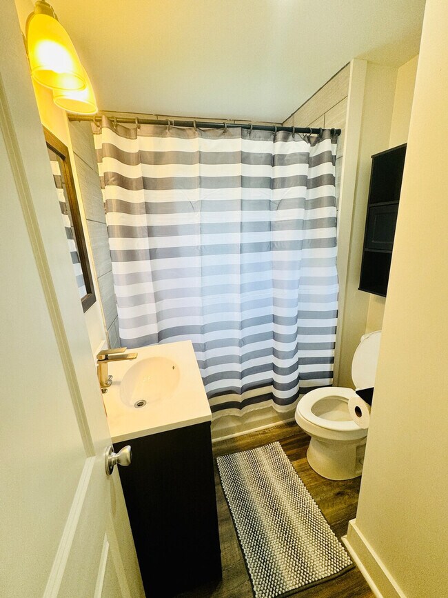 Building Photo - 403 Cedar Lane Rd