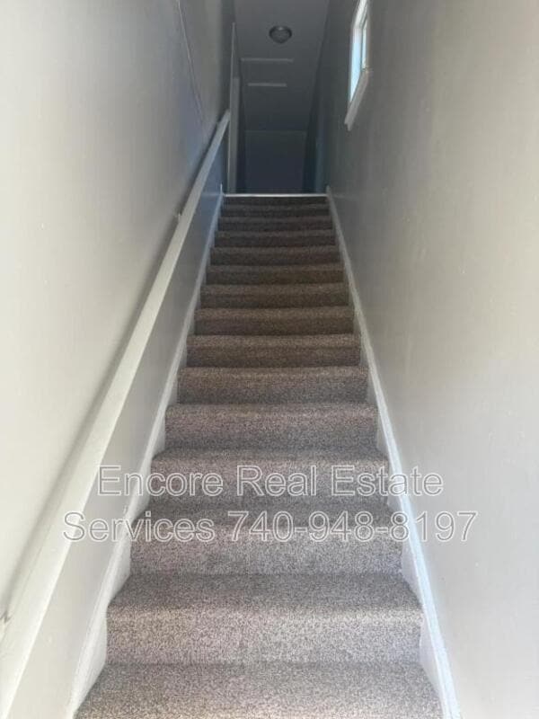 Building Photo - 144 1/2 S 3rd St