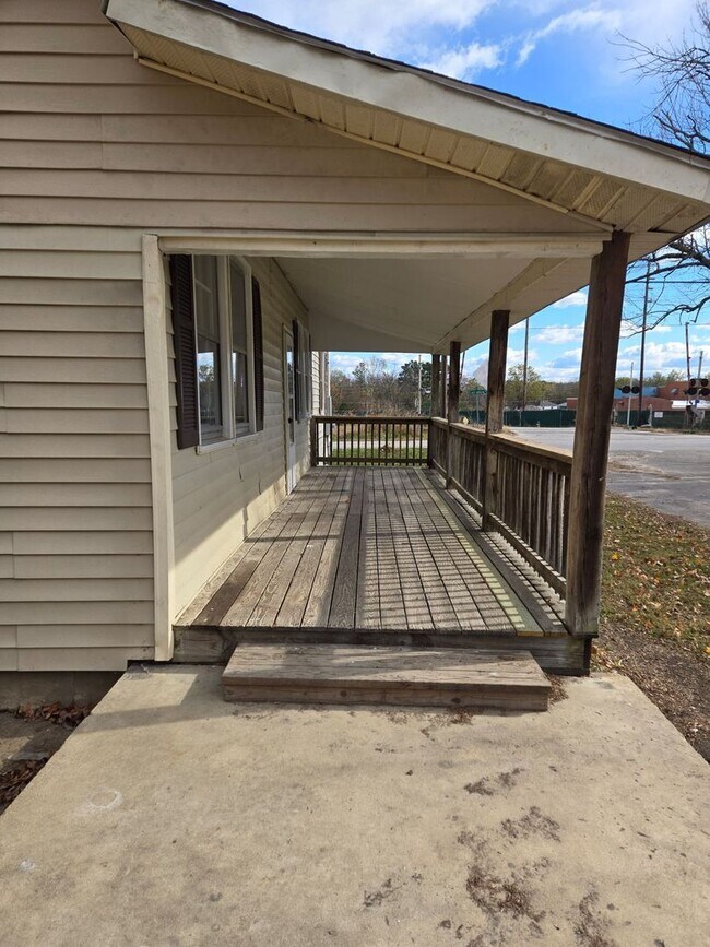 Building Photo - 1401 Old Norlina Rd