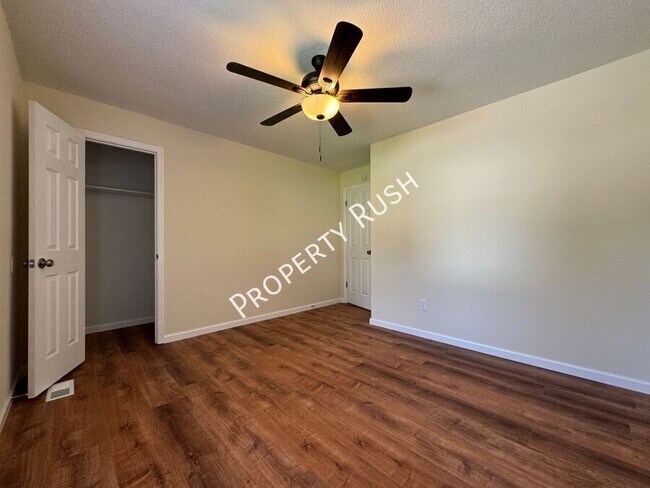 Building Photo - 1511 Rustic Dr