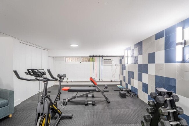 Building Photo - Resort-Style 1-Bedroom Apartment in Prime ...
