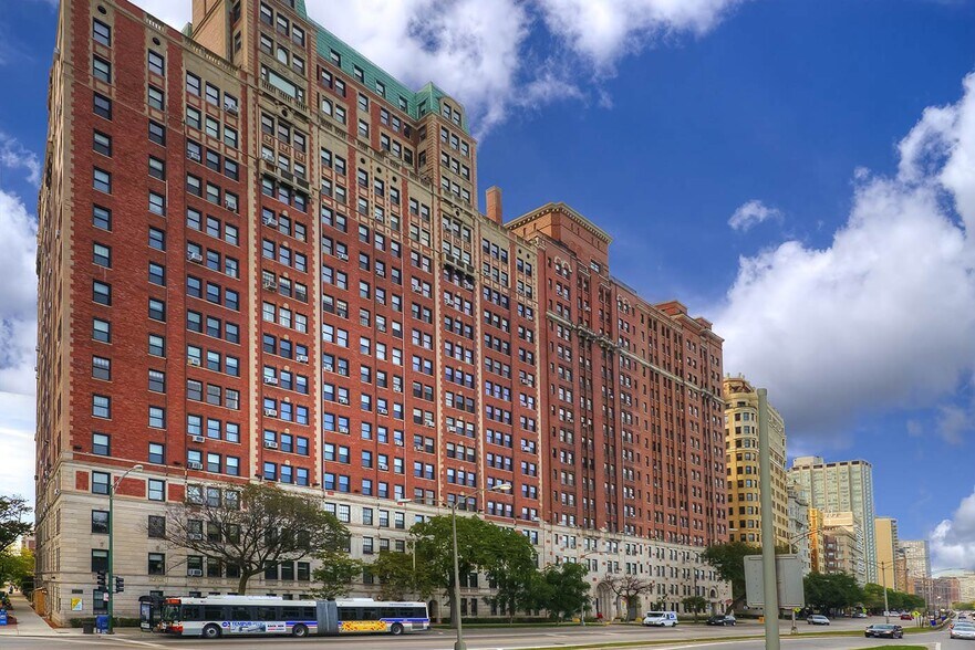 Building Photo - 3000 N Sheridan
