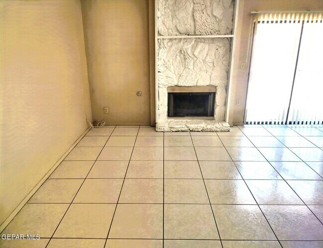 Building Photo - 8520 Saratoga Dr