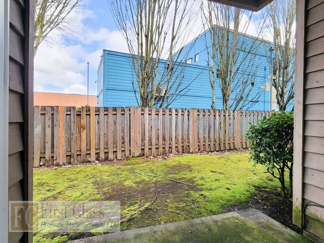 Building Photo - 20125 SW Tualatin Valley Hwy