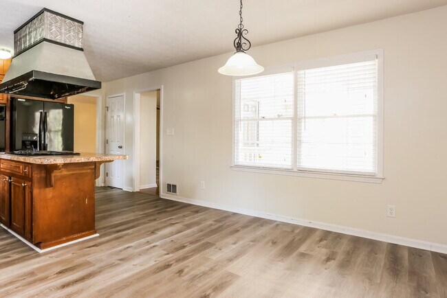 Building Photo - 832 Lost Creek Cir