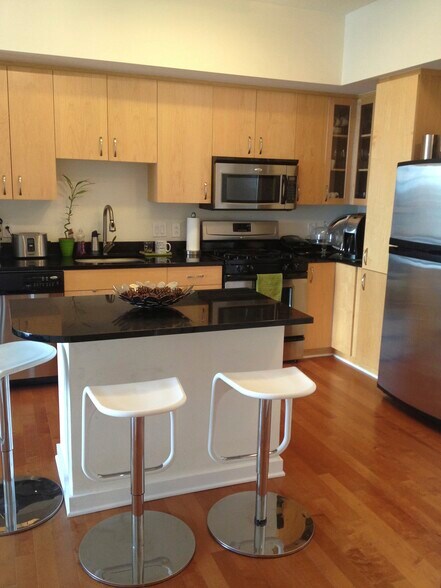 Building Photo - 475 K St NW