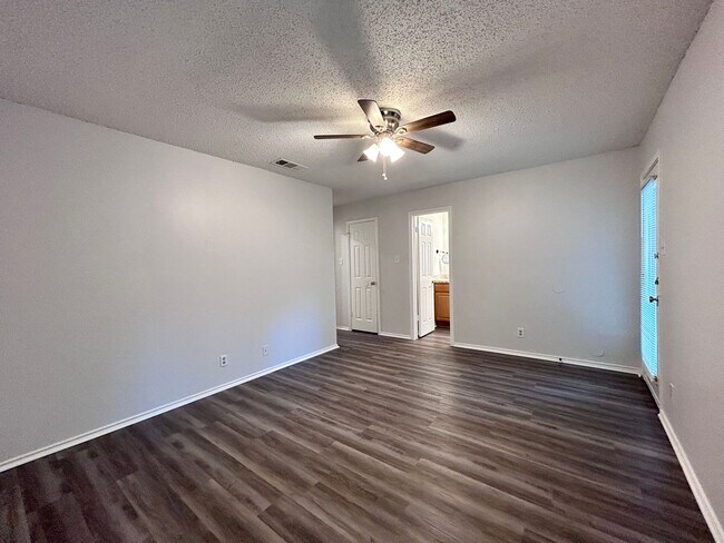 Building Photo - 9212 Kempler Dr