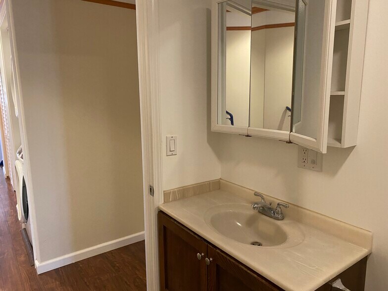 Building Photo - 14352 Tiara St