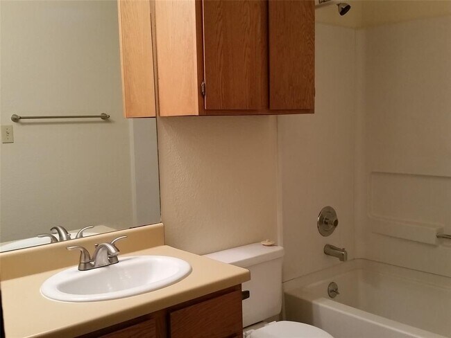 Building Photo - 2504 Howellwood Wy