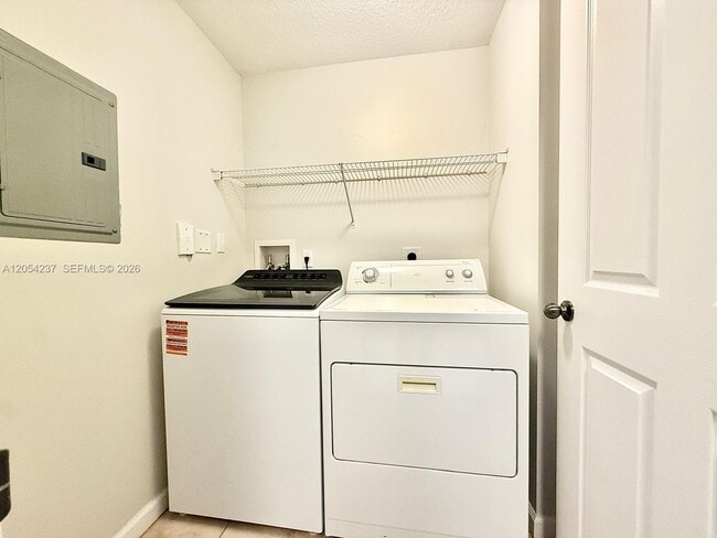Building Photo - 9208 Myrtlewood Cir W