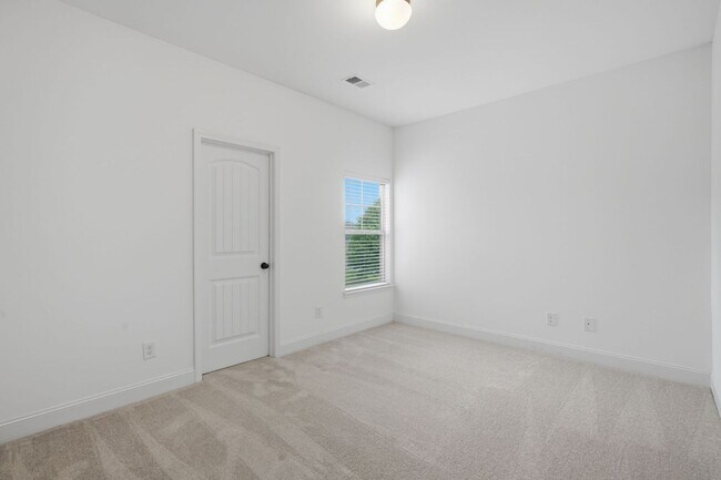 Building Photo - 5 Bedroom Home in Bridgetowne Near The Crossing at Coal Mountain