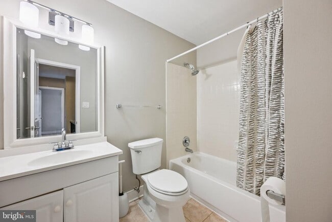 Building Photo - 7849 Briardale Terrace