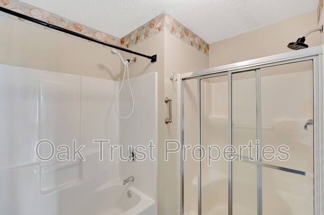 Building Photo - 1366 Pinnacle Ln