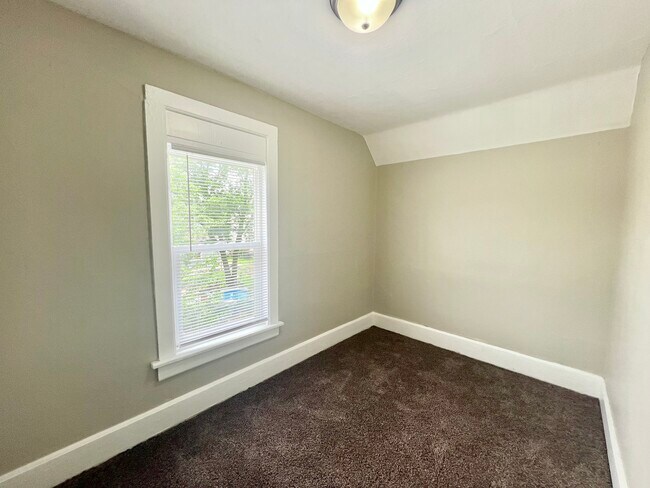 Building Photo - 812 Woodward Ave