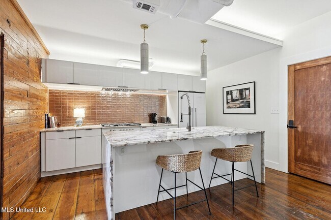 Building Photo - 301 S Toulme St