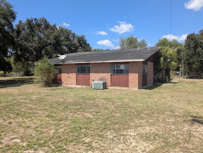 Building Photo - 1439 N Alamo Rd