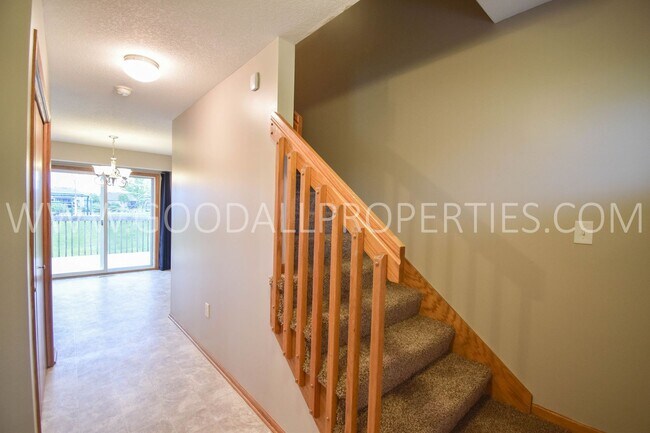 Building Photo - Great 3 Bedroom, 2.5 Bathroom Home in Ankeny