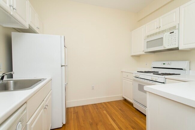 Building Photo - 97 Broadway