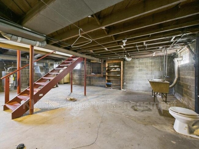 Building Photo - 407 Washington St NE