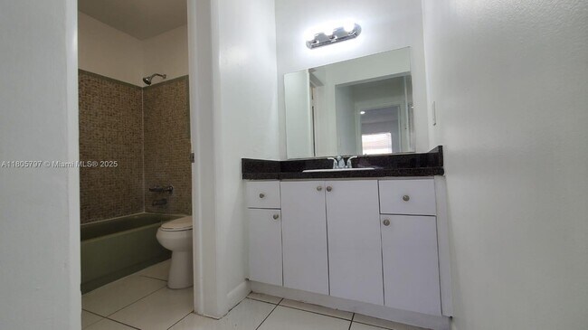 Building Photo - 1008 NW 45th Ave