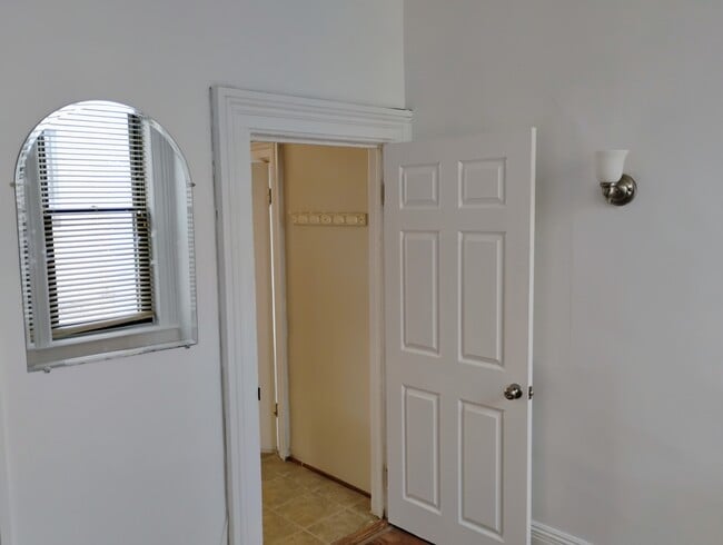 Building Photo - 903 Ridge Rd