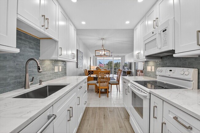 Building Photo - 3100 S Ocean Blvd