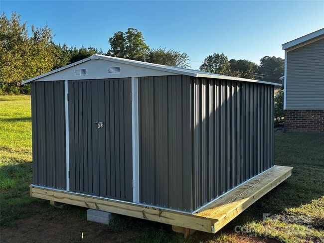 Building Photo - 6431 Little Mountain Rd