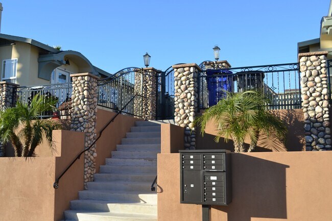 Building Photo - Stylish 2BD Golden Hill Gem | A/C, Bonus R...