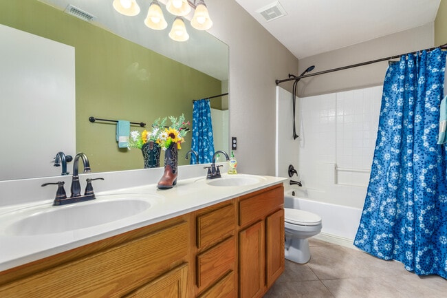 Building Photo - 9150 W Grovers Ave