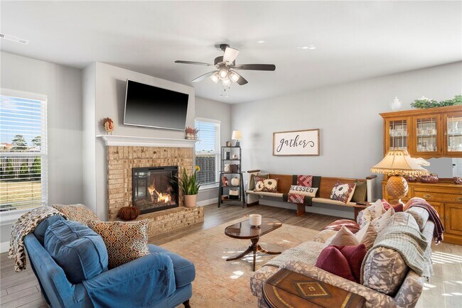 Building Photo - 102 Manfield Ave