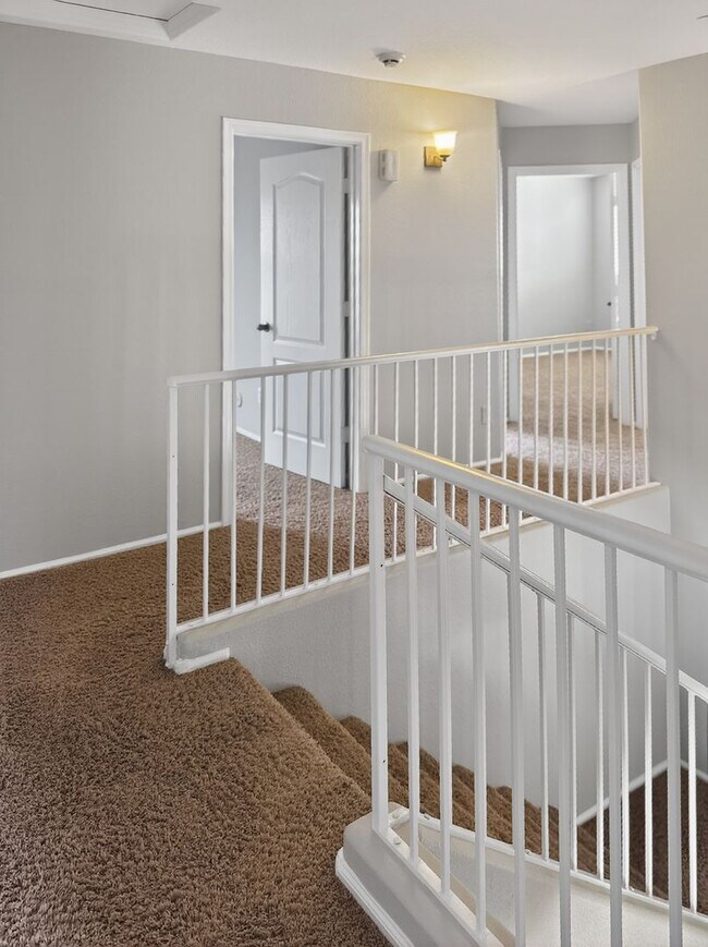 Building Photo - Beautifu;l 4Bed/2.5Bath, Private Pool Home!