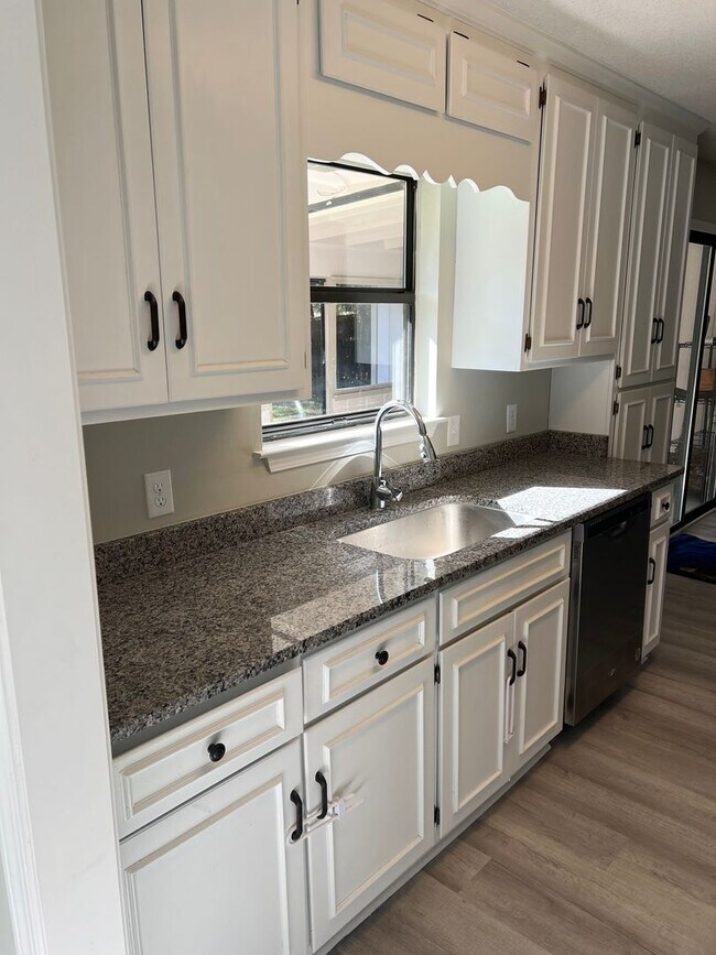 Building Photo - 140 Quail Run