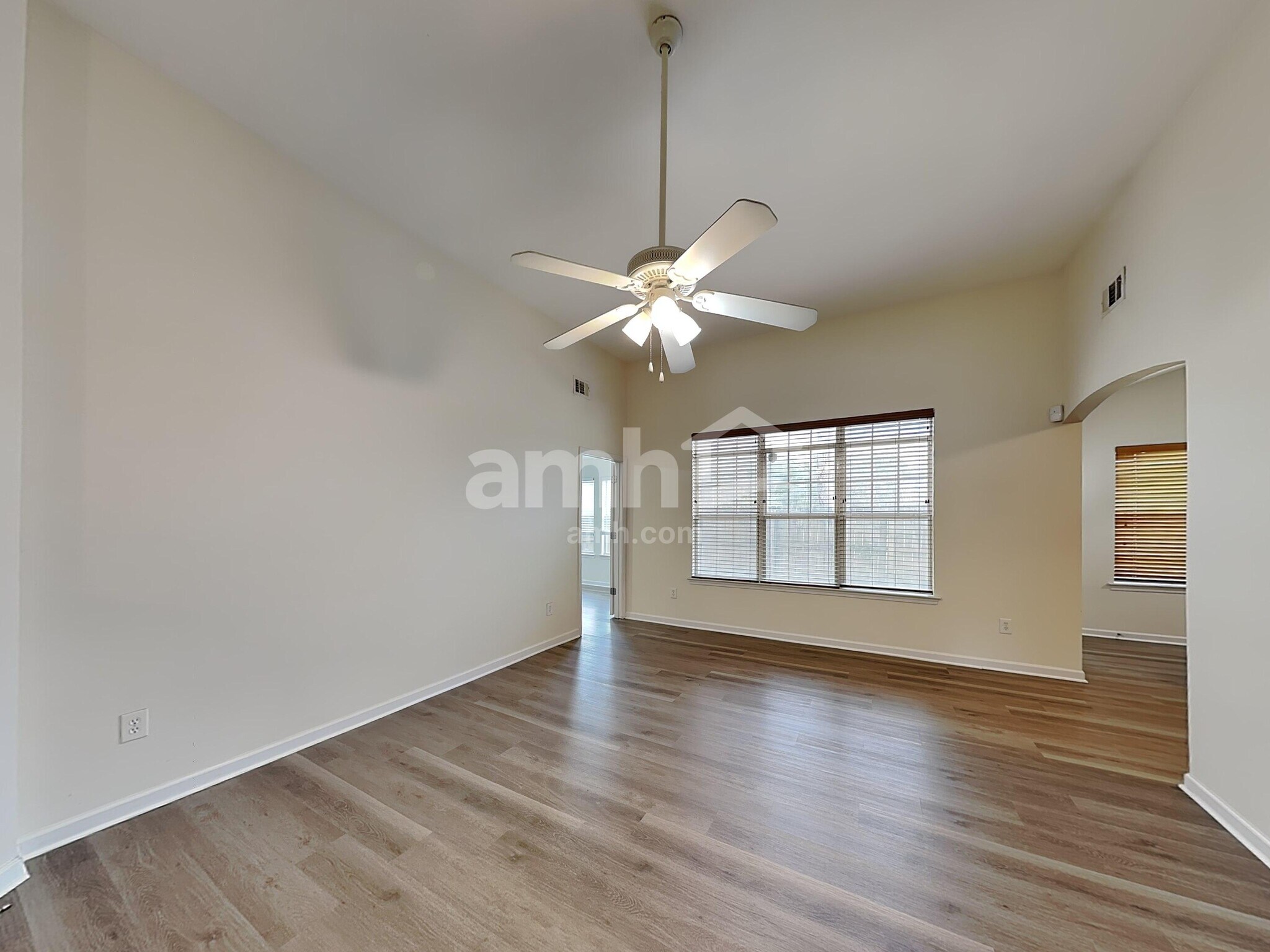 Building Photo - 70 Camden Way