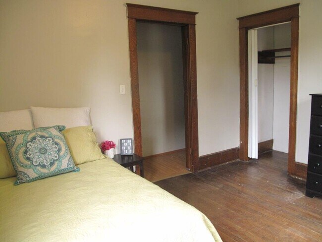 bedroom 3 - 409 Dryden Rd