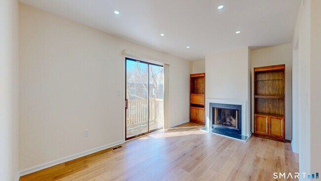 Building Photo - 825 Hope St