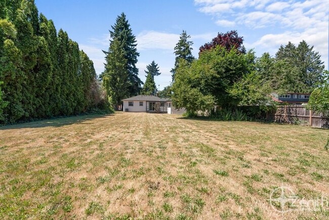 Building Photo - 4207 NE 59th Ave