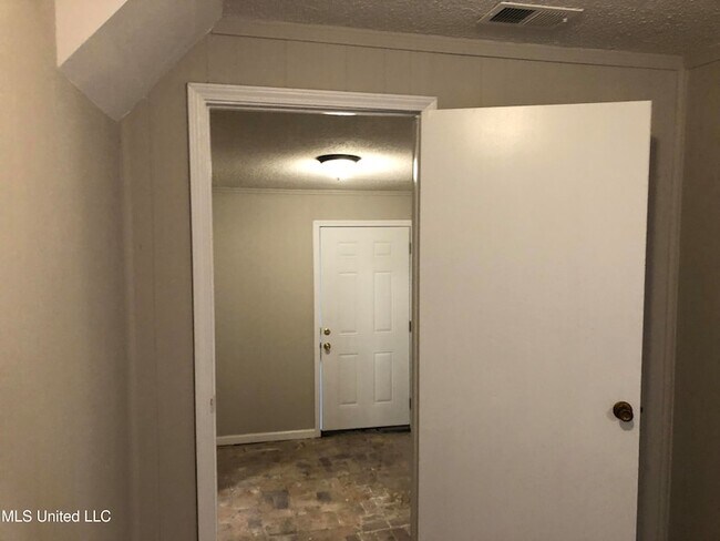 Building Photo - 940 Dougherty St