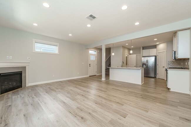 Building Photo - Desirable Salmon Creek Home Located in Lux...