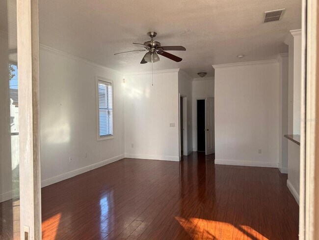 Building Photo - 3208 Fairfield Dr